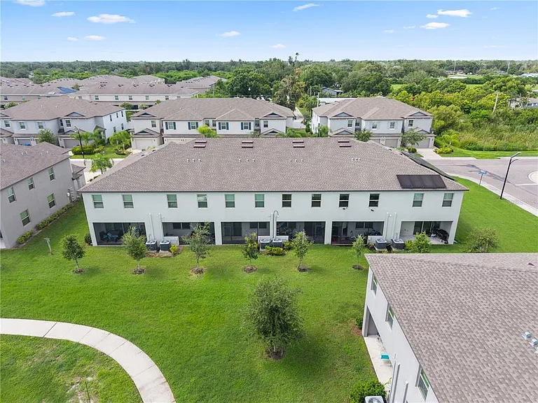 724 Royal Empress Dr — Photo 34