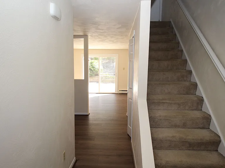 351 W Grape St — Photo 3