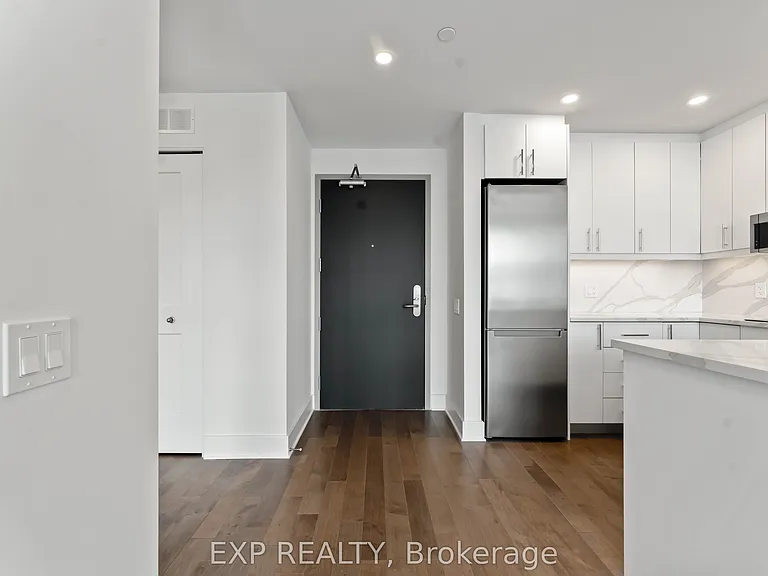180 George St #2607 — Photo 19