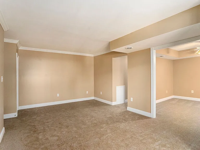 Maple Court Apartments — Photo 46