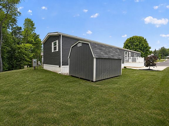 Exterior Image-1-MANSION 71 Fohl Village