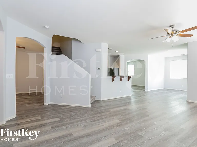 8121 Pink Desert St — Photo 3