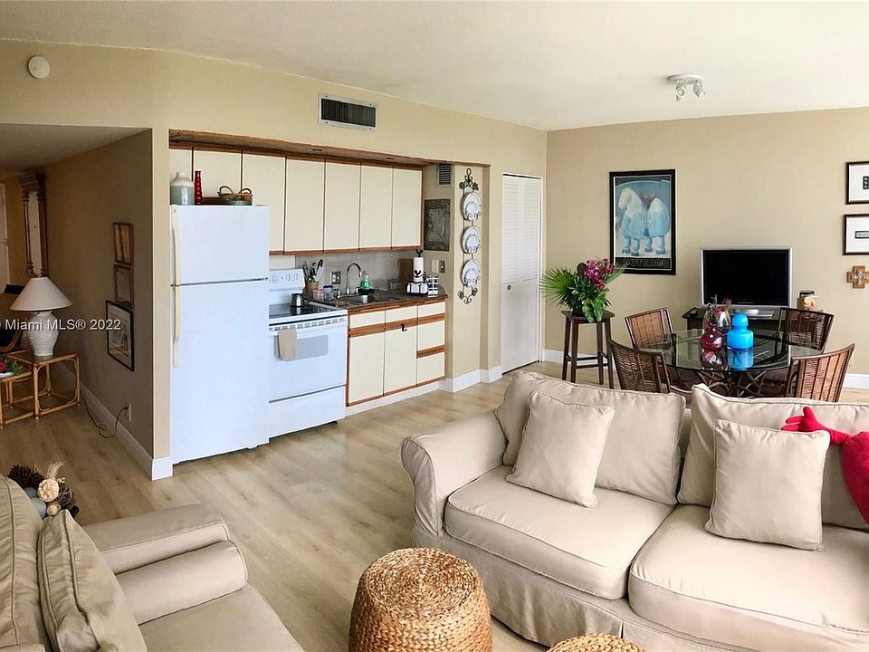1st image of 900 Bay Dr APT 713