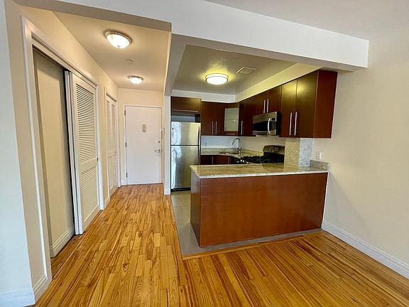 3rd image of 3002 30th Ave #303