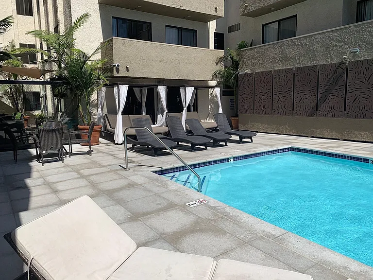 Strathmore Regency — Photo 13