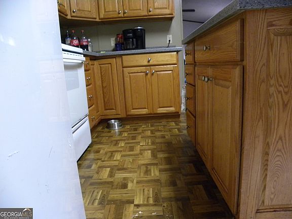 4th image of 2627 Cole Rd