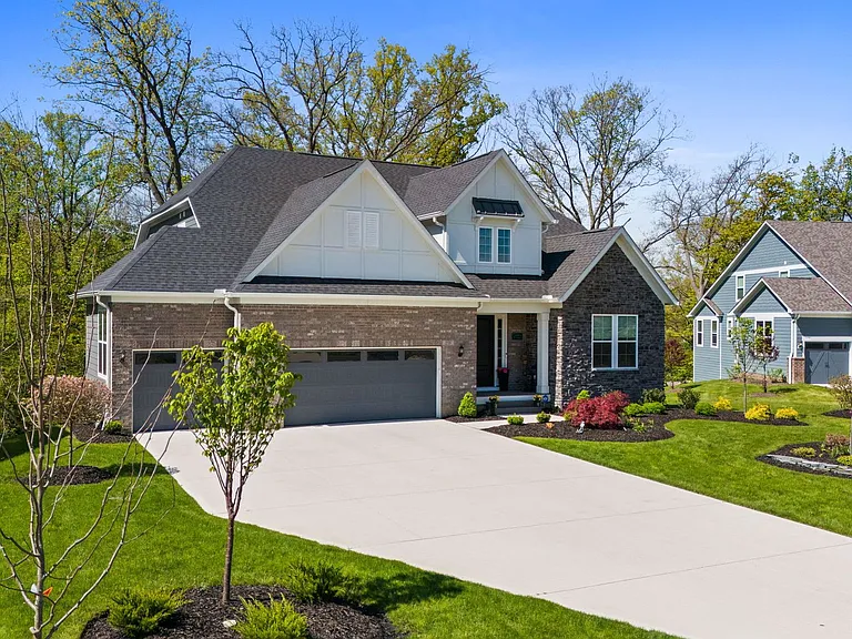 233 Lake Balaton Dr — Photo 2