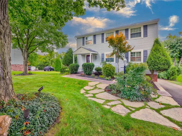 271 Gerrie Dr, Pittsburgh, PA 15241