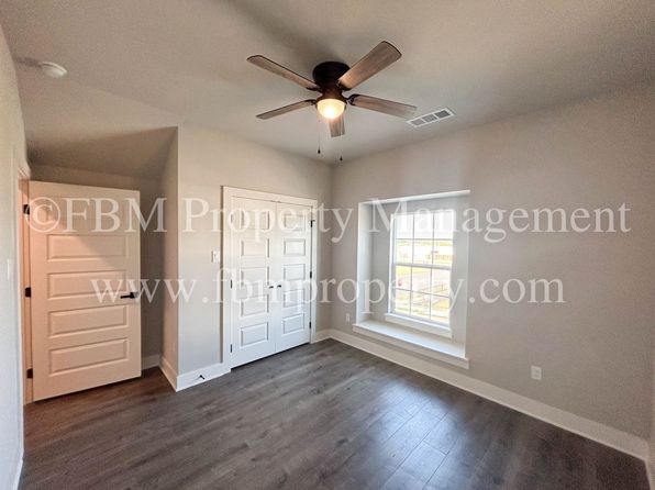 928 Cooksey Ct #B, Grandview, TX 76050