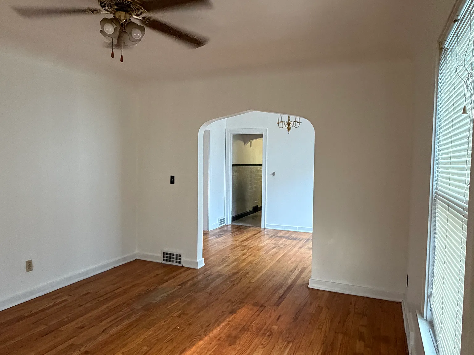 2 bed, 886 sqft, $1,000 — Photo 3
