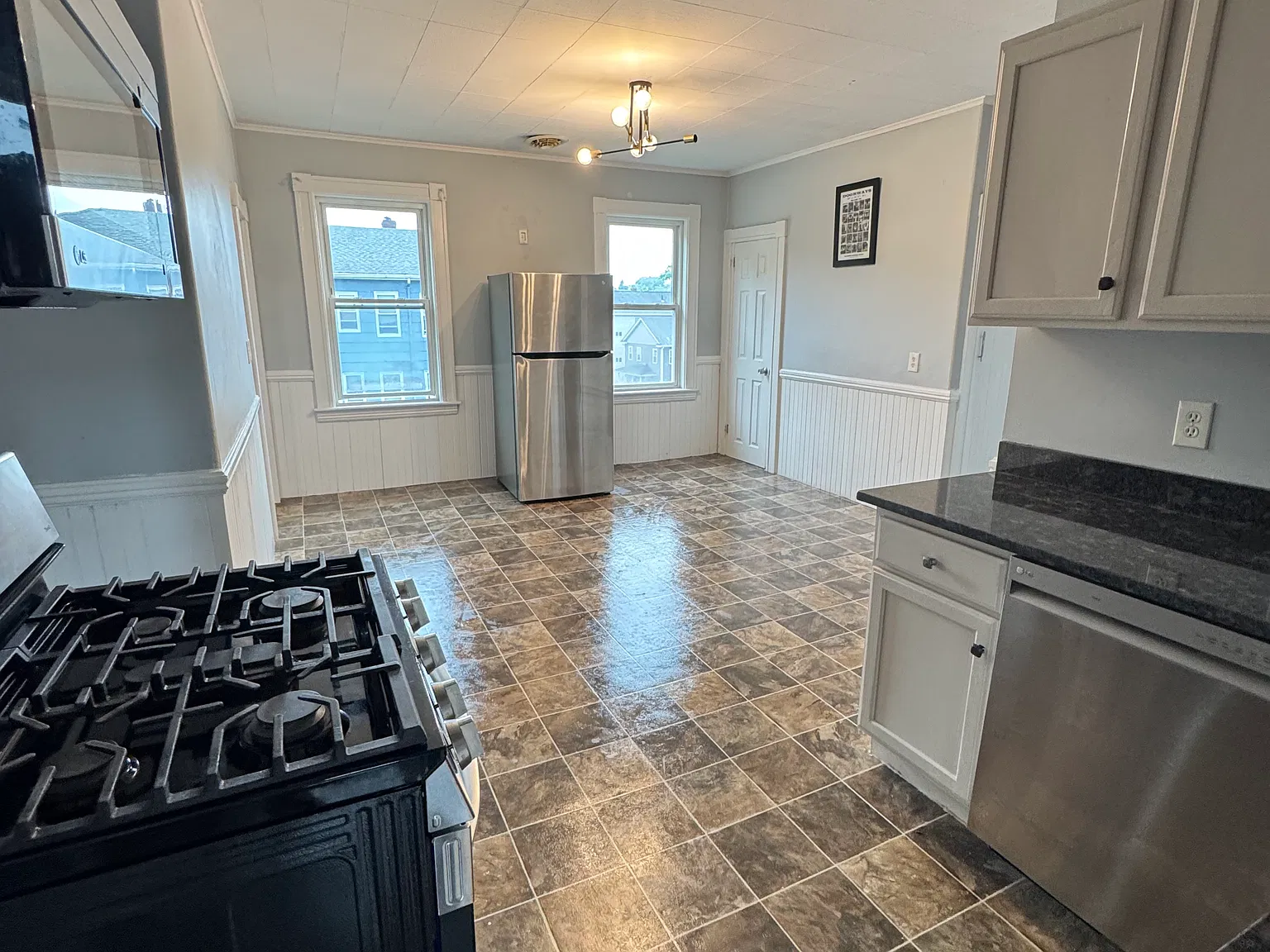 3 bed, 1250 sqft, $2,200 — Photo 3