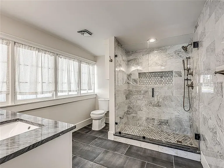 3404 N Western Ave — Photo 11