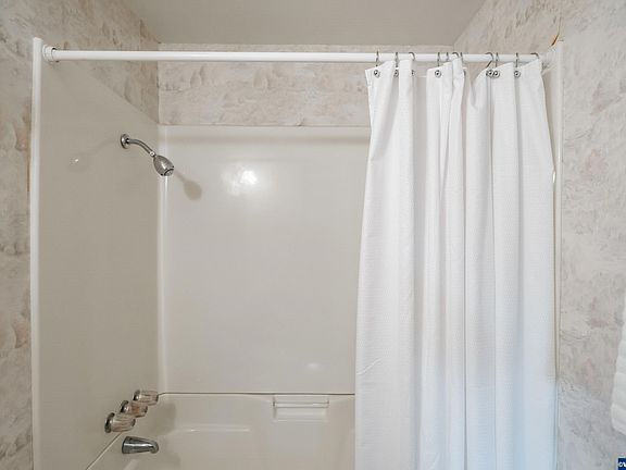 5th image of 1542 Juliet Way S