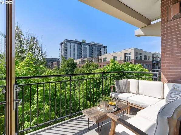 1030 NW Johnson St APT 520, Portland, OR 97209