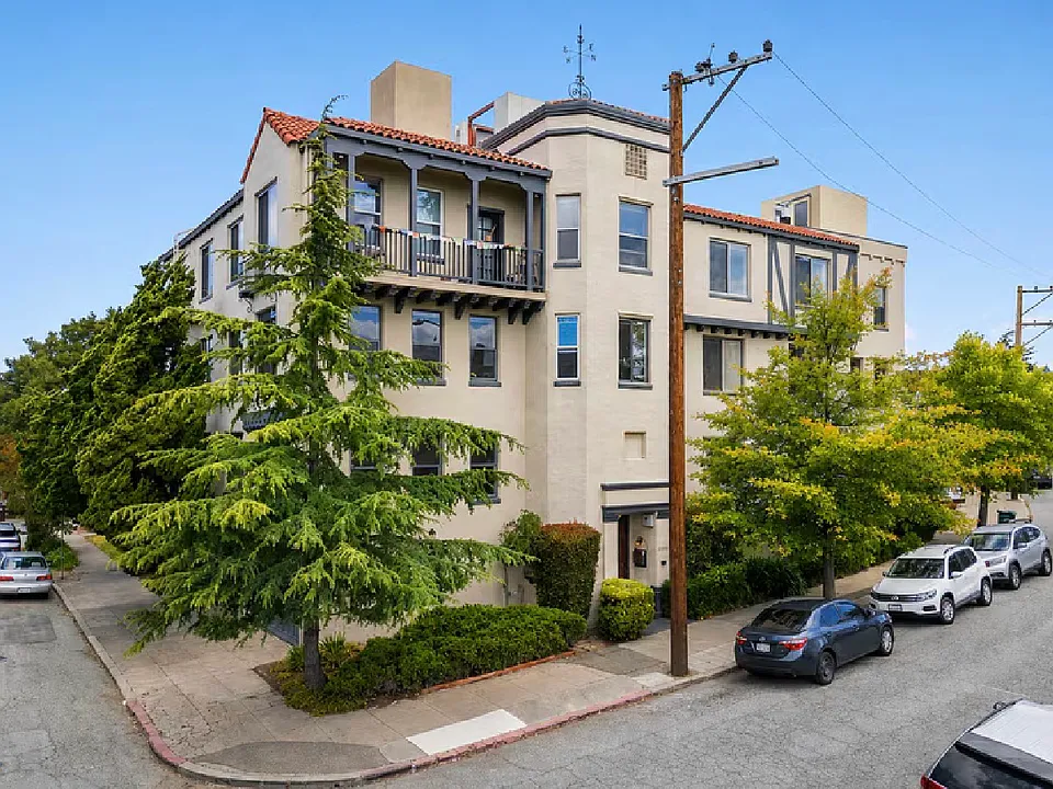 1001 Warfield Ave #201