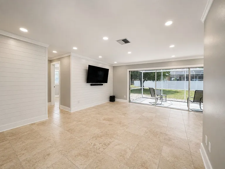 912 Dolphin Dr — Photo 13