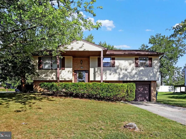 1935 Jody Ln, Carlisle, PA 17013