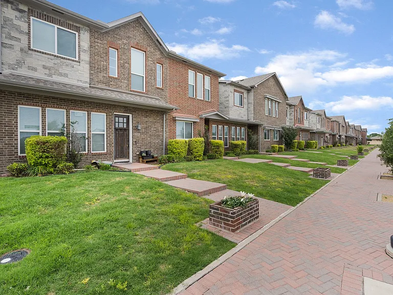 5871 Rivendell Dr — Photo 11