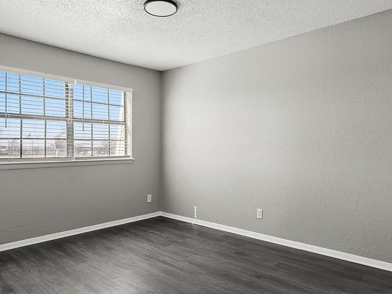 Rosemont Apartments — Photo 23