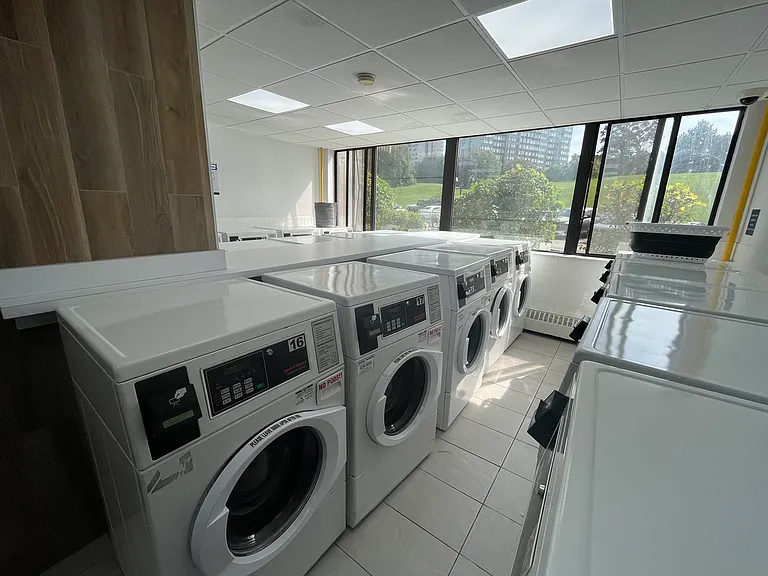 300 Antibes Dr — Photo 19