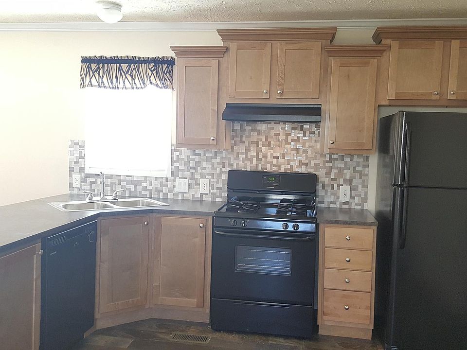 Kitchen with Tile Backsplash