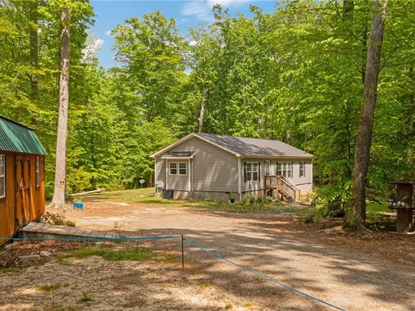 4215 Regency Dr, Saluda, VA 23149