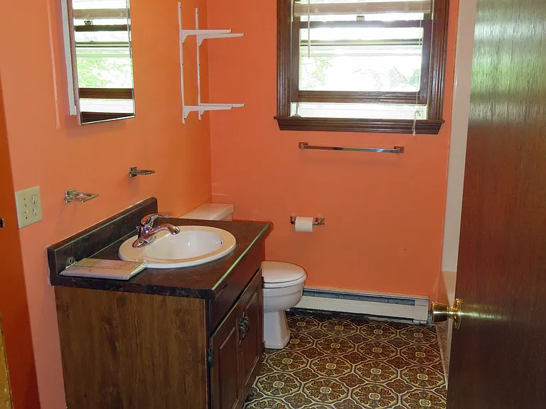 665 Memorial Dr — Photo 5