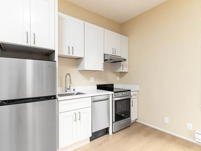 Oak Shrader Apartments — Photo 4