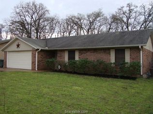 2812 Forestwood Dr, Bryan, TX 77801