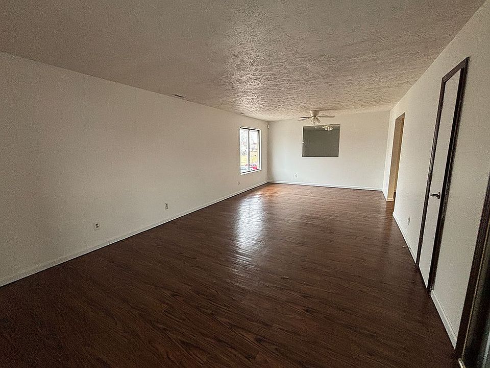 Spacious living room