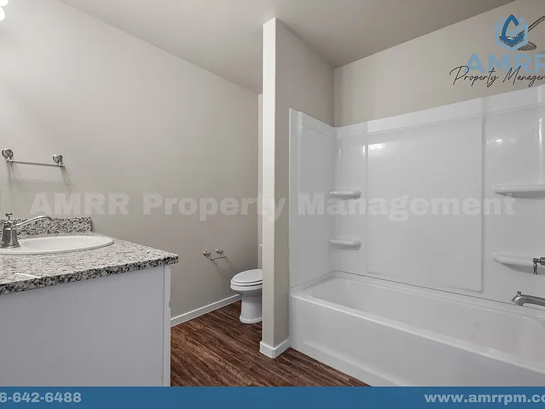 2031 Kenwood Ave — Photo 21