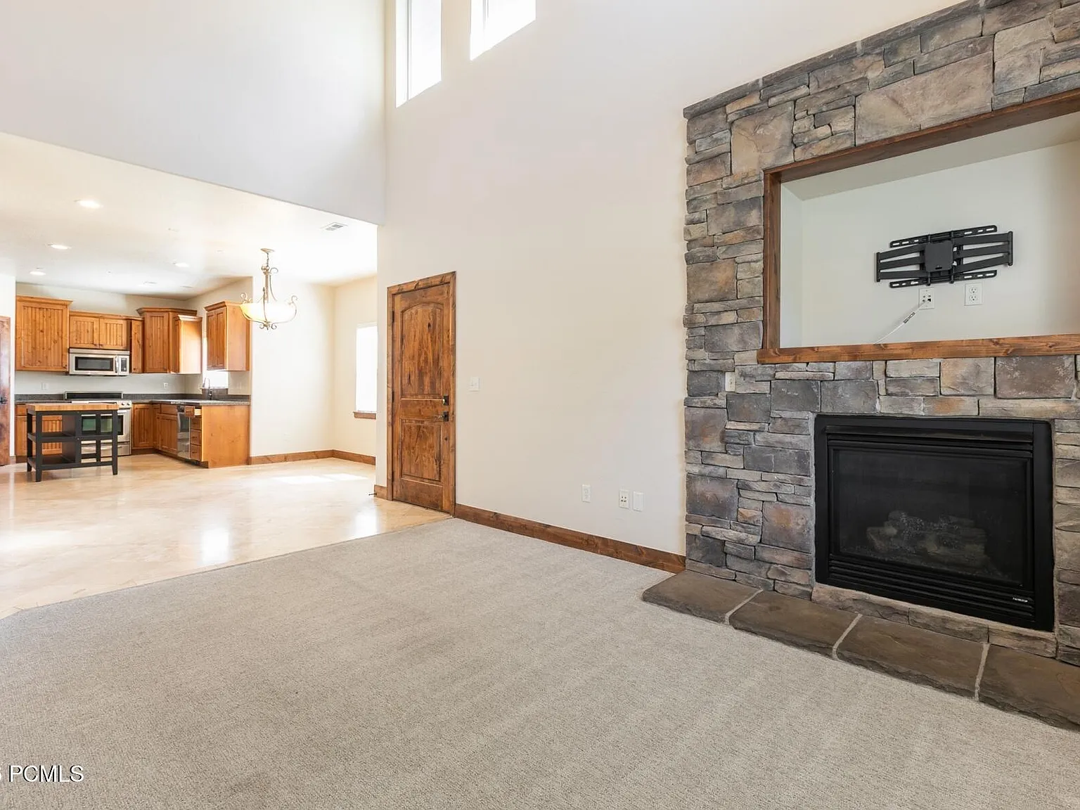 4 bed, 2044 sqft, $3,400 — Photo 2