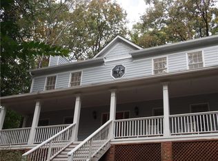 537 Lakeshore Dr, Berkeley Lake, GA 30096