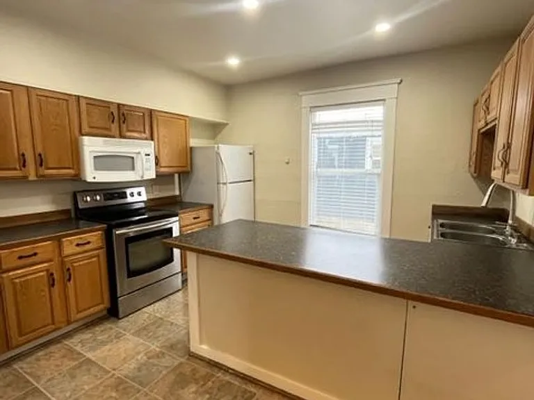2211 Walnut St — Photo 17