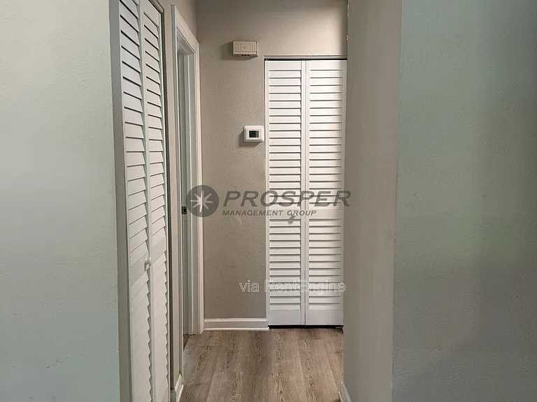 1047 Oakcrest Dr — Photo 24