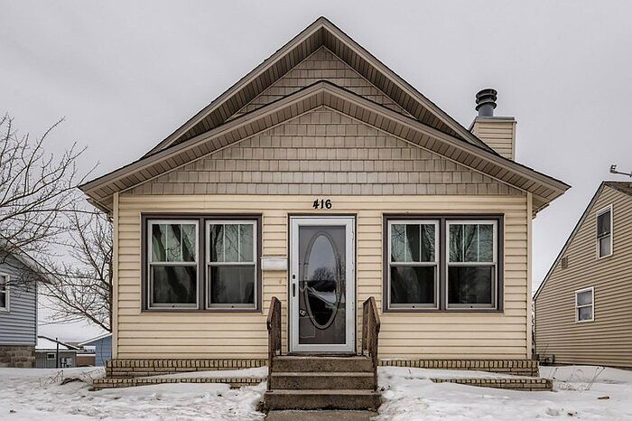 1st image of 416 Olive St S