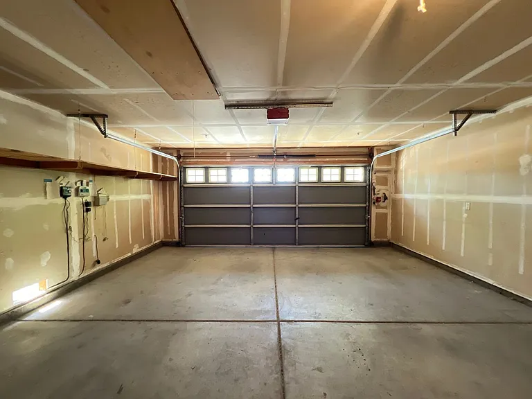 6968 Sunridge Dr — Photo 37