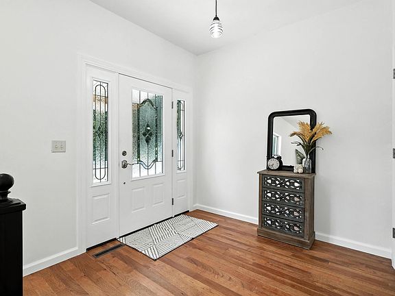 3rd image of 3303 Valley Dr