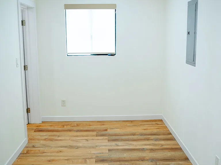 629 W Hillsdale St — Photo 22