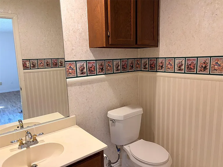 2327 Torrington Dr #C — Photo 7