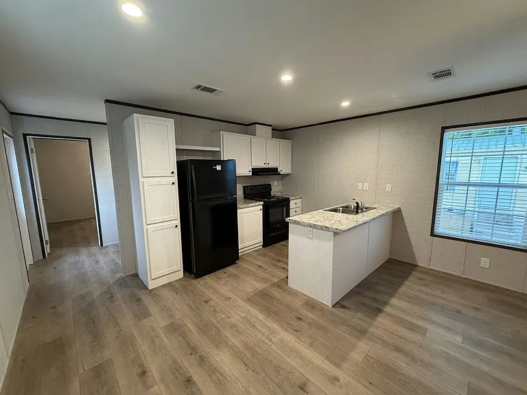 204 Lakeside Garden Cir #204 — Photo 9