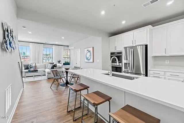 111 N Franklin St #100 — Photo 3