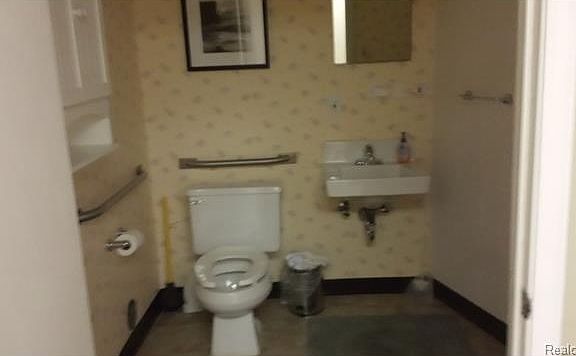 2nd image of 15630 Michigan Ave