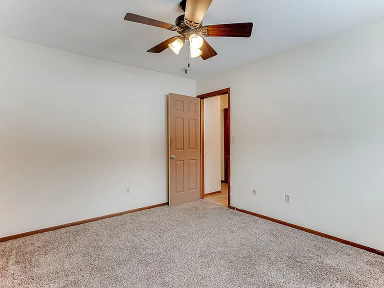 Mark Court Apartments — Photo 18