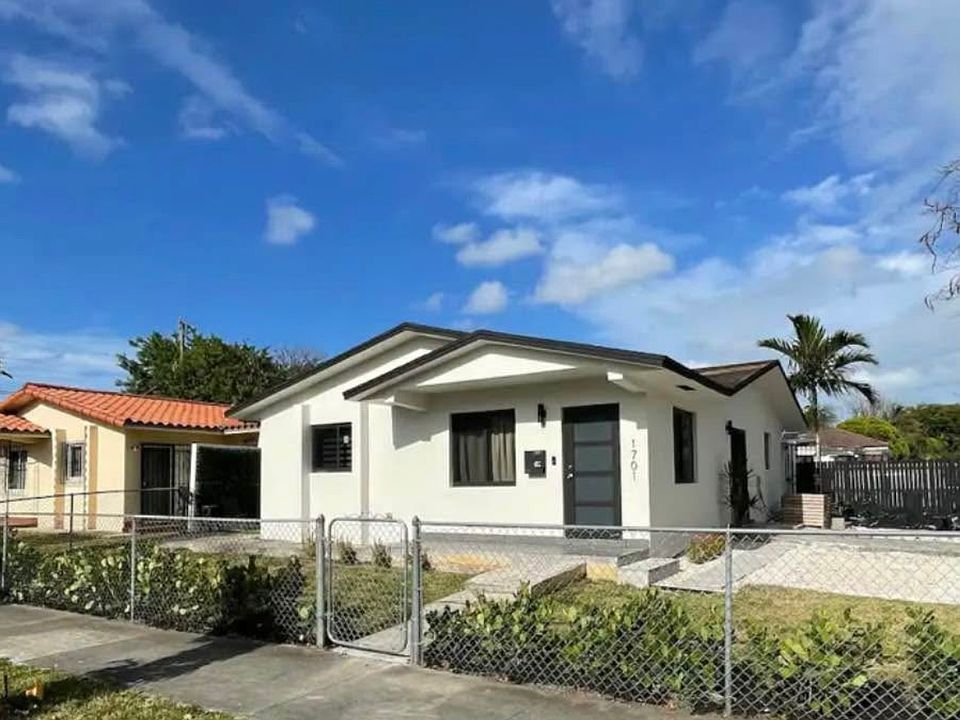 1st image of 1701 NW 18th Ave