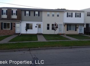 929 N 4th St, Clinton, IA 52732