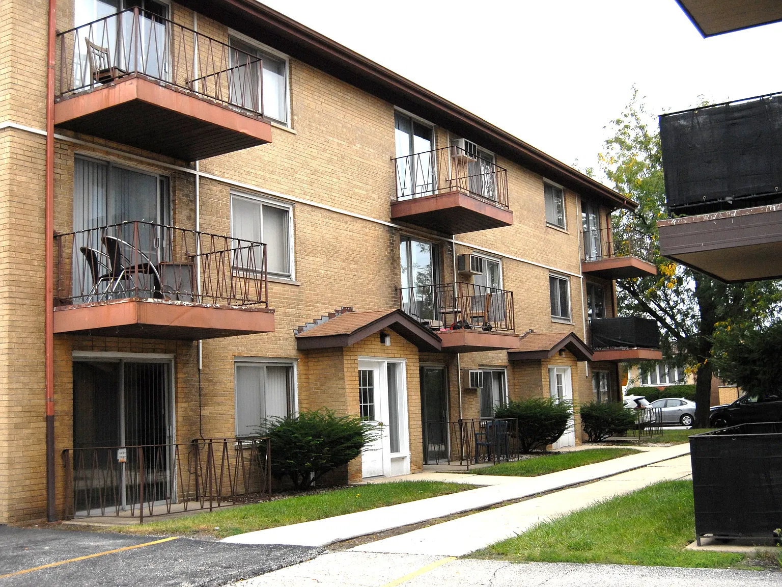 6129 W 64th Pl — Photo 3