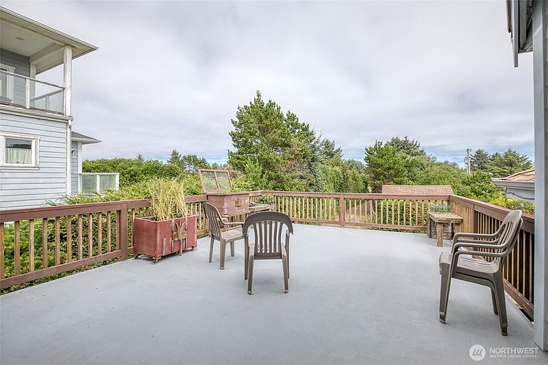 4th image of 501 Ocean Shores Boulevard NW