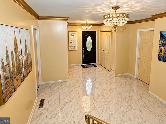 5th image of 9809 Tolworth Cir