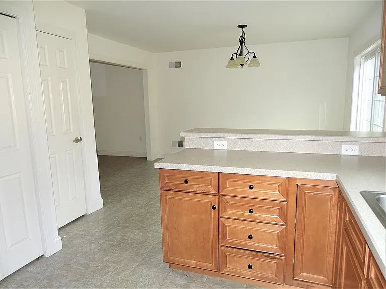 766 Oak Leaf Ln — Photo 9